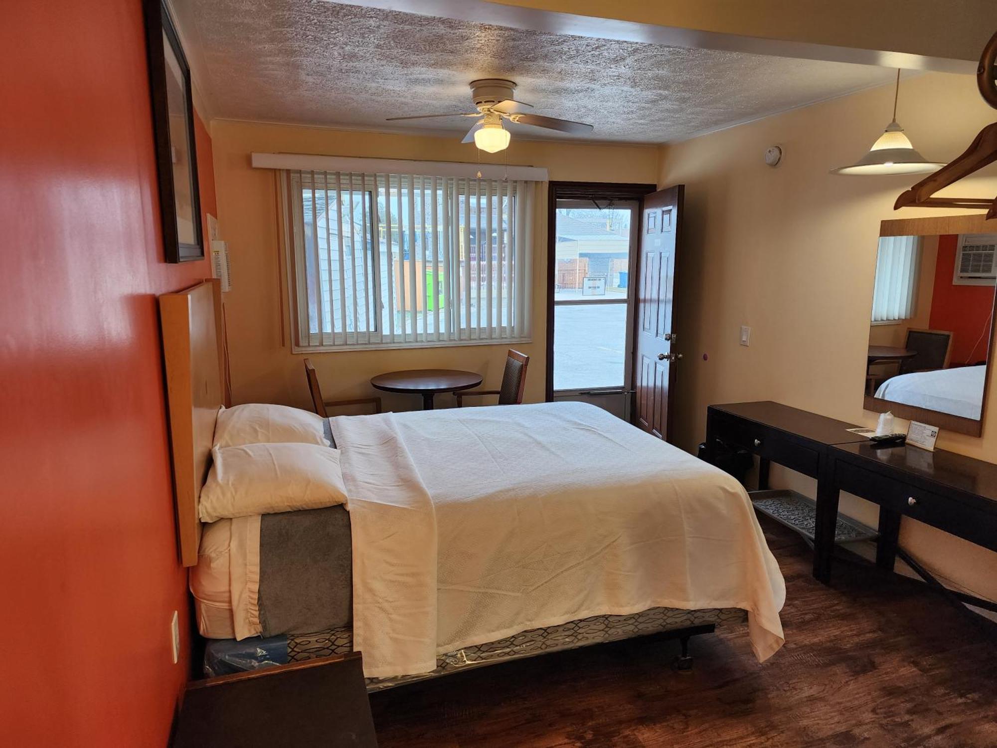 Sunparlor Motel Лемингтон Екстериор снимка
